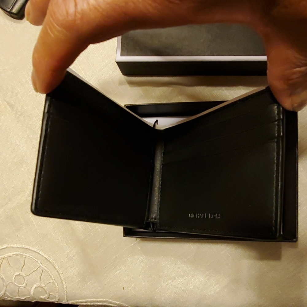 Michael Kors Men's Wallets - Picture 3 of 8